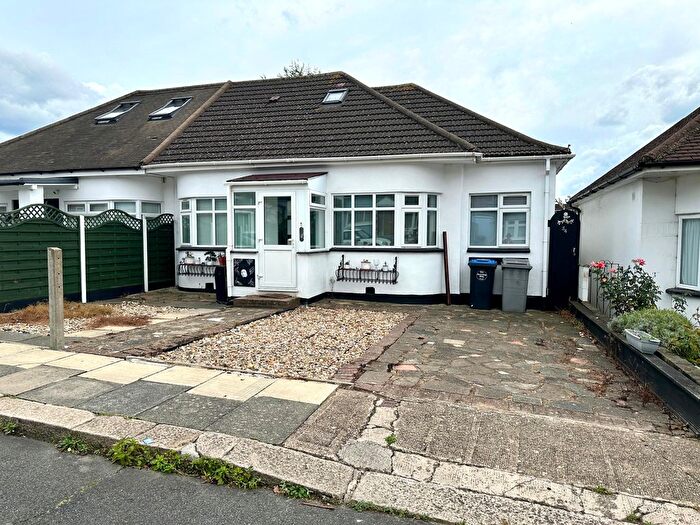 4 Bedroom Bungalow For Sale In Parkfields Avenue, Kingsbury, NW9