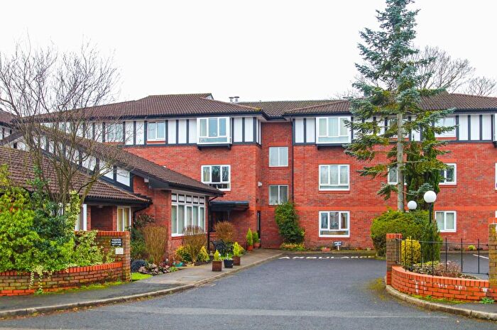1 Bedroom Apartment For Sale In Urmston Lane, Stretford, Manchester, M32