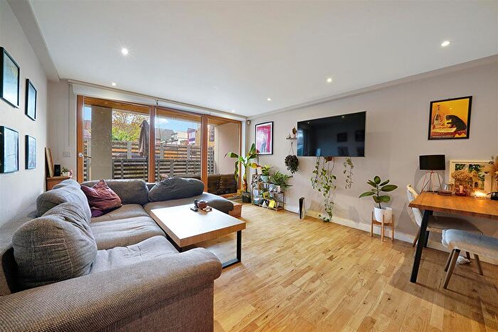 2 Bedroom Flat For Sale In Algernon Road, London, SE13