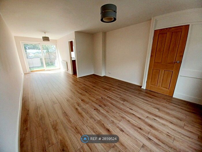 3 Bedroom Terraced House To Rent In Dean Court, Leeds, LS8