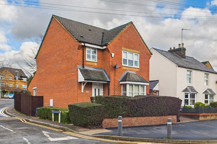 3 Bedroom Detached House For Sale In Thorne Close, Boxmoor, HP1