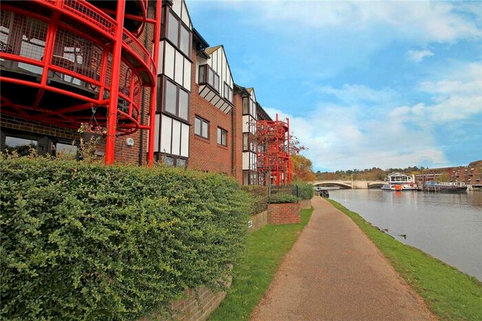 3 Bedroom Flat To Rent In Caversham Wharf, Waterman Place, Reading, Berkshire, RG1
