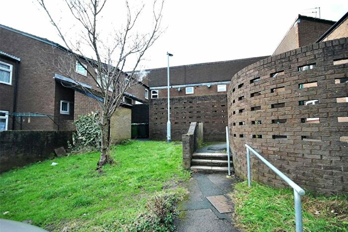 2 Bedroom Apartment To Rent In Wayland Approach, Leeds, LS16