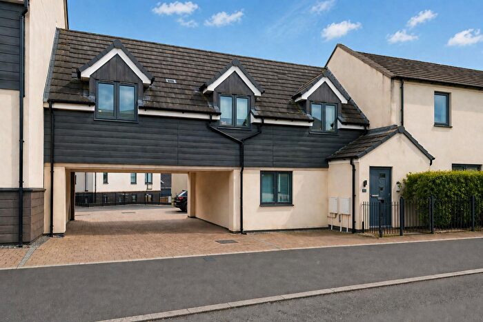 3 Bedroom Coach House For Sale In Lane End Road, Patchway, Bristol, BS34