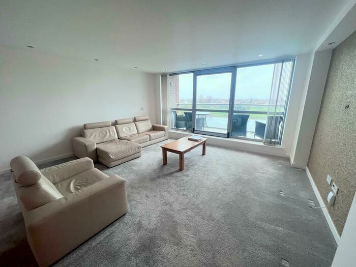 3 Bedroom Apartment To Rent In River Crescent, Waterside Way, NG2