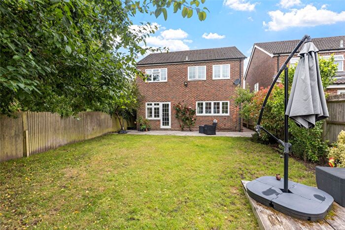 4 Bedroom Detached House For Sale In Pretoria Avenue, Midhurst, GU29