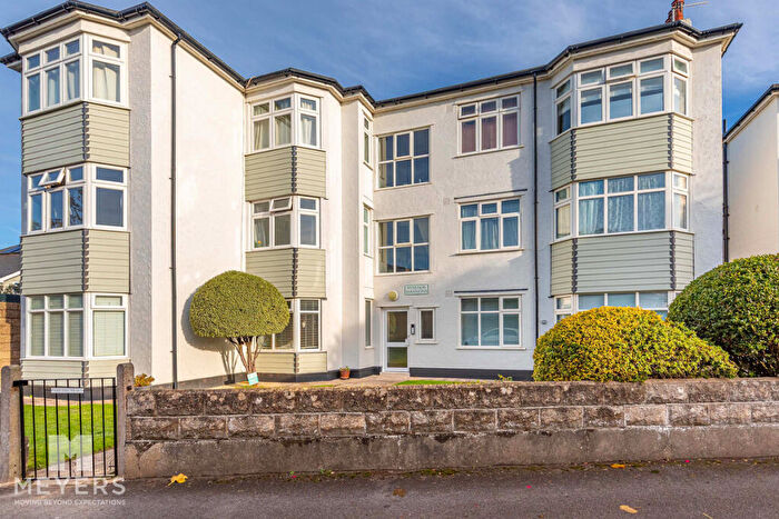 2 Bedroom Flat For Sale In Windsor Mansions, Bournemouth, BH6