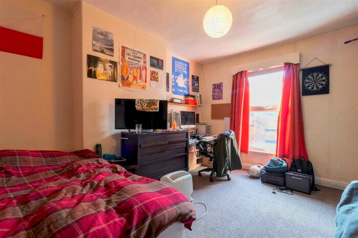 4 Bedroom House To Rent In Brudenell Mount, Hyde Park, Leeds, LS6
