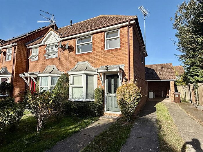 2 Bedroom Cottage To Rent In Ivory Close, Faversham, ME13