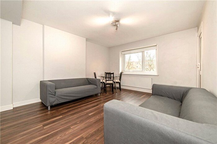 4 Bedroom Flat To Rent In High Trees, London, SW2