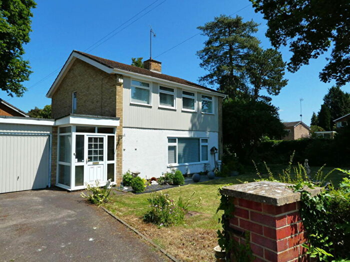 4 Bedroom Detached House For Sale In Wychwood Gardens, Banbury, OX16