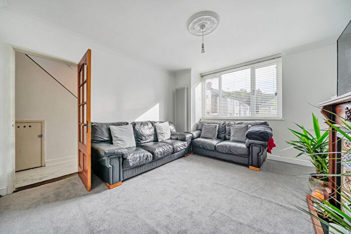 4 Bedroom Semi-detached House For Sale In Spring Vale, Bexleyheath, DA7