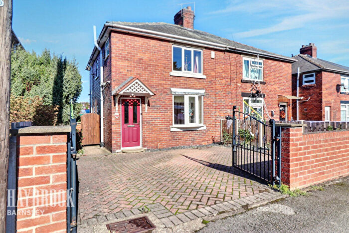 3 Bedroom Semi-Detached House For Sale In Park Avenue, Royston, S71