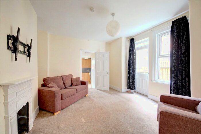 2 Bedroom Flat To Rent In Gambole Road, London, SW17