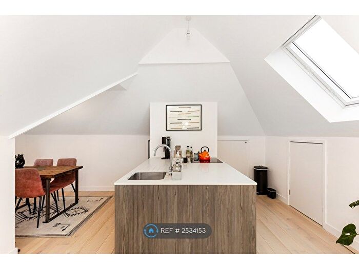 1 Bedroom Flat To Rent In Ambleside Avenue, London, SW16