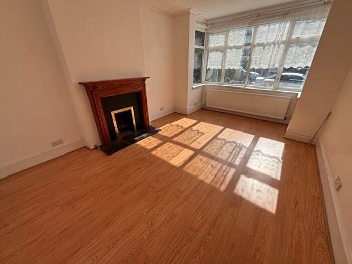 3 Bedroom End Of Terrace House To Rent In Shirley Road, Croydon, CR0