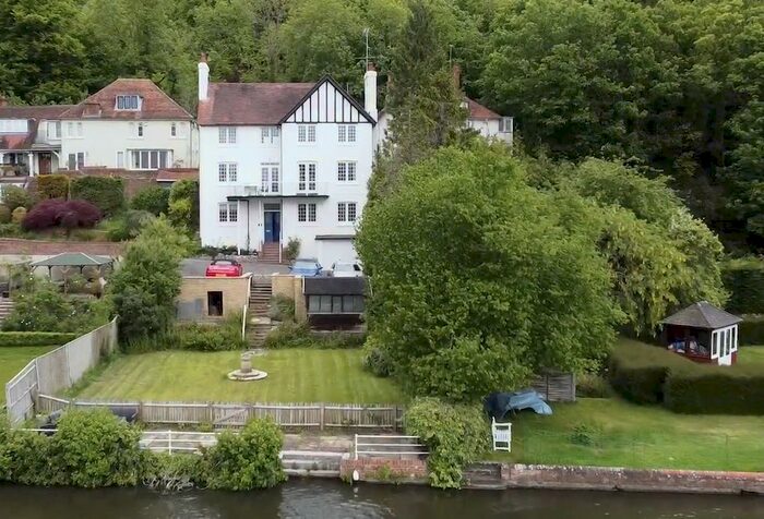 5 Bedroom Detached House For Sale In Wargrave Road, Henley-on-Thames, RG9