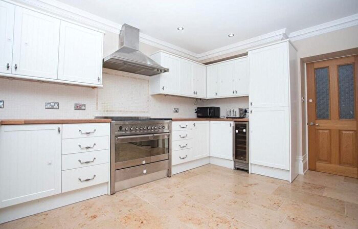 2 Bedroom Flat To Rent In Castle Hill Avenue, Folkestone, Kent, CT20