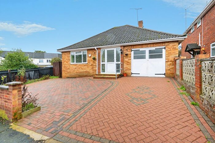 2 Bedroom Detached Bungalow For Sale In Rosebery Avenue, Linslade, Leighton Buzzard, LU7