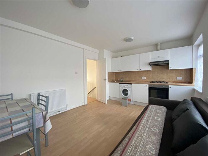 2 Bedroom Flat To Rent In Kenton Lane, Harrow, HA3