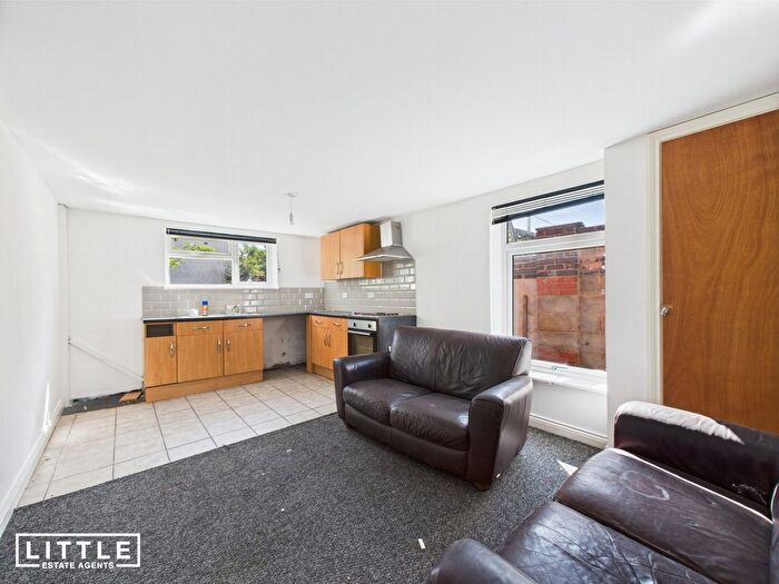 2 Bedroom Flat To Rent In Nutgrove Road, St. Helens, WA9