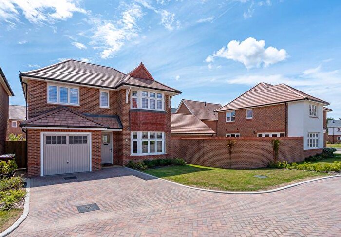 3 Bedroom Detached House For Sale In Foxglove Way, Chichester, PO20