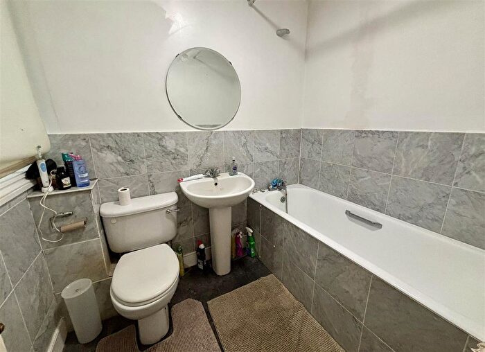 2 Bedroom Flat To Rent In Brunswick Place, Hove, BN3