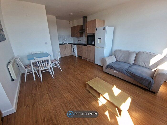 2 Bedroom Flat To Rent In Sunbridge Road, Bradford, BD1