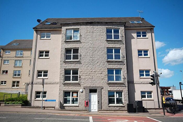 3 Bedroom Flat To Rent In Affleck Street, City Centre, Aberdeen, AB11