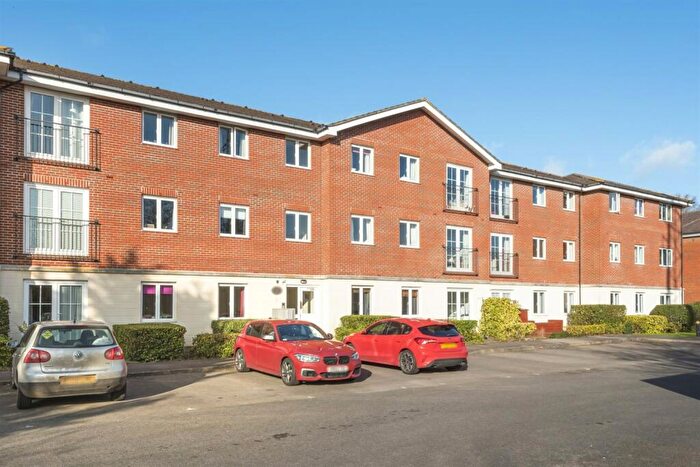 2 Bedroom Flat To Rent In Petworth Court, Brooker's Road, Billingshurst, RH14
