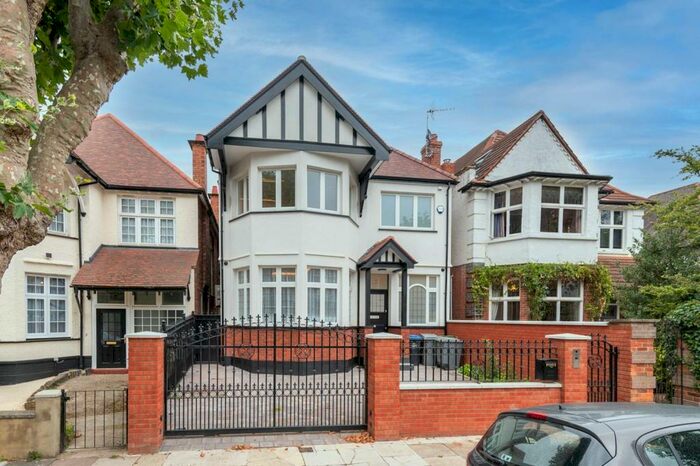 5 Bedroom Detached House To Rent In Teignmouth Road, Mapesbury Estate, London, NW2