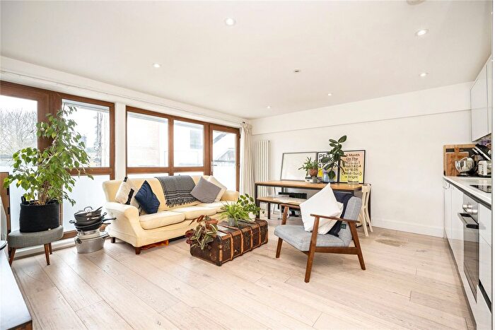 2 Bedroom Flat For Sale In Vallance Road, London, E1