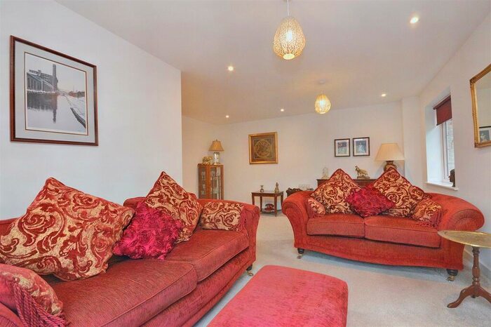 2 Bedroom Flat For Sale In Carlisle Road, Eastbourne, BN20