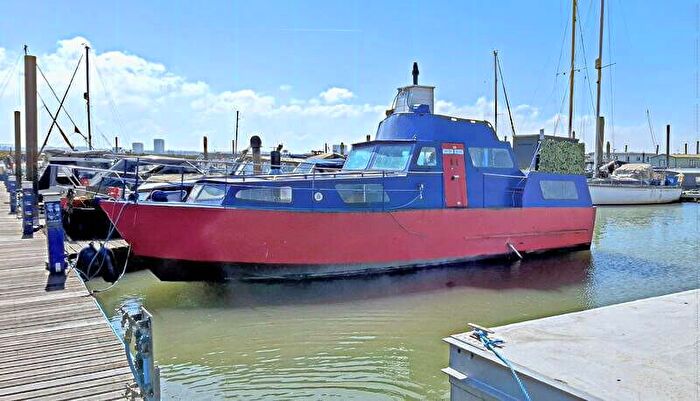 1 Bedroom Houseboat For Sale In Vicarage Lane, Port Werburgh, Rochester, ME3