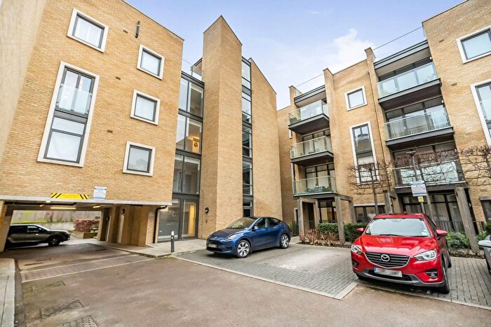 3 Bedroom Flat To Rent In Frazer Nash Close, Hounslow, Middlesex, TW7