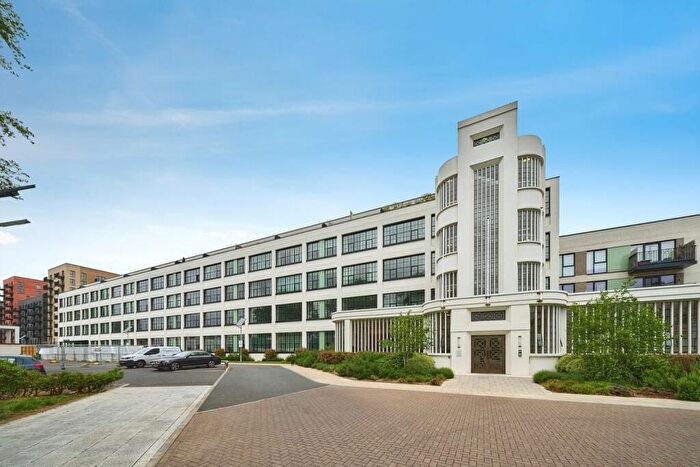 2 Bedroom Flat To Rent In Carnation Gardens, Hayes, UB3