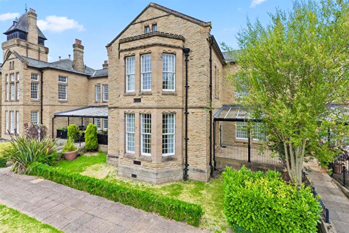 3 Bedroom House For Sale In Aysgarth Court, Menston, LS29