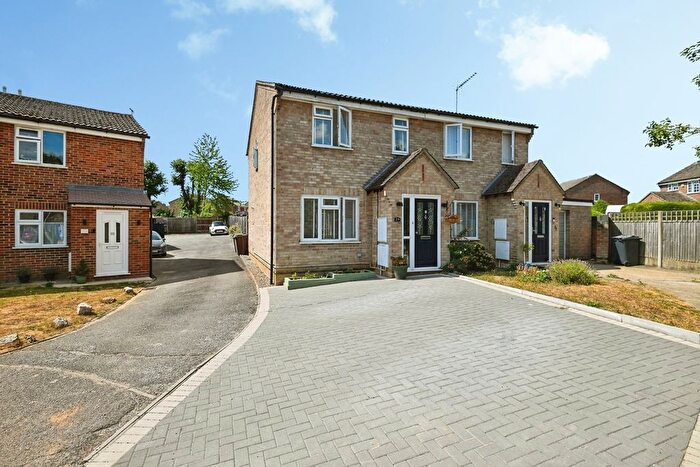 3 Bedroom Semi-Detached House For Sale In Roundhay, Leybourne, West Malling, Kent, ME19