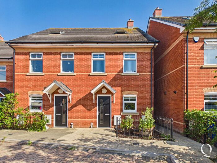 3 Bedroom Semi-detached House For Sale In Bayside Close, Hamworthy, BH15