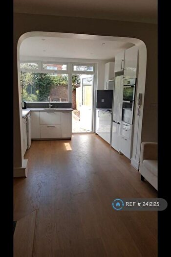 2 Bedroom Flat To Rent In Sirdar Road, London, N22