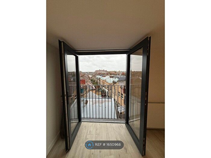 2 Bedroom Flat To Rent In Garratt Lane, London, SW18