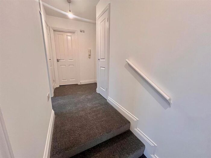 2 Bedroom Flat To Rent In Burleigh Court, Station Road, Westcliff-On-Sea, SS0