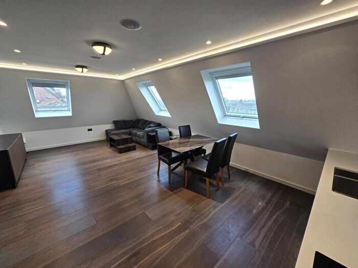 2 Bedroom Flat To Rent In Woodstock Road, Golders Green, NW11