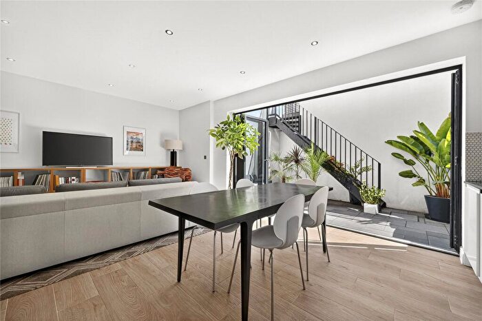 3 Bedroom Flat For Sale In Cleveland Gardens, London, N4