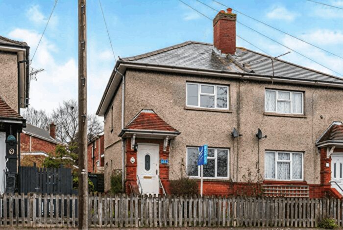 3 Bedroom Semi Detached House For Sale In Carnation Road, Southampton, SO16