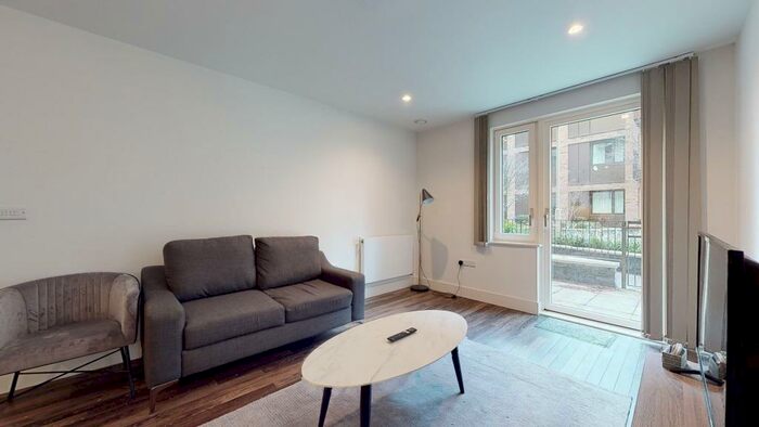 2 Bedroom Ground Flat To Rent In Moulding Lane, SE14