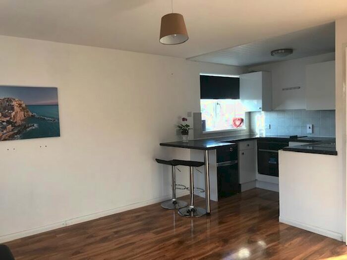 1 Bedroom Flat To Rent In Barclay Court, Crescent Rise, Luton, LU2