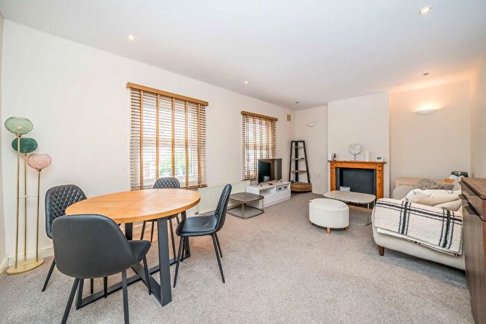2 Bedroom Flat To Rent In Ellora Road, Streatham Common, SW16