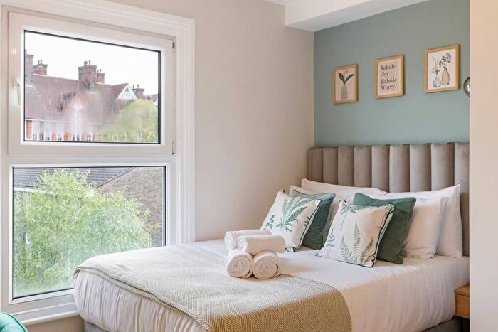1 Bedroom Studio To Rent In Graham Rd, London, E8