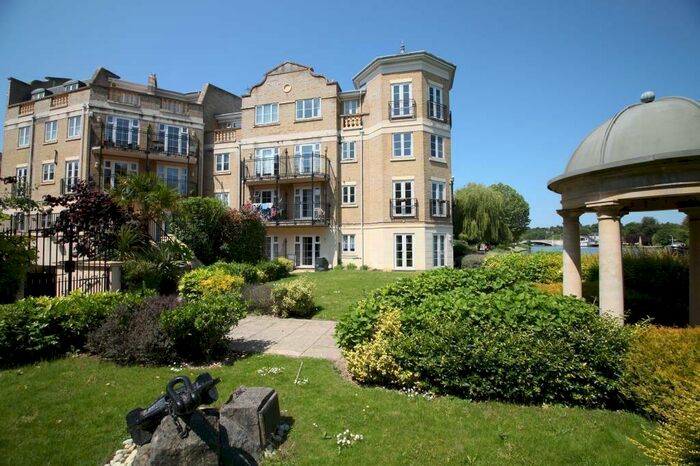 2 Bedroom Apartment To Rent In Regents Riverside, Brigham Road, Reading, RG1